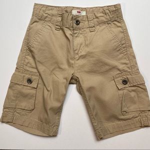 Boys size 4 Levi’s cargo shorts.